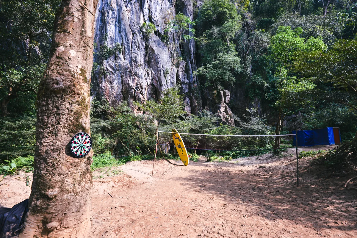 E Cave (Hang E) activities – snorkeling and SUP at cave entrance